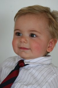 mein haar is spesiaal naar de sij gekam..sjiek he?