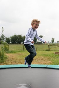 Jump..jump..op die lieve stakebeentjes van 'm!